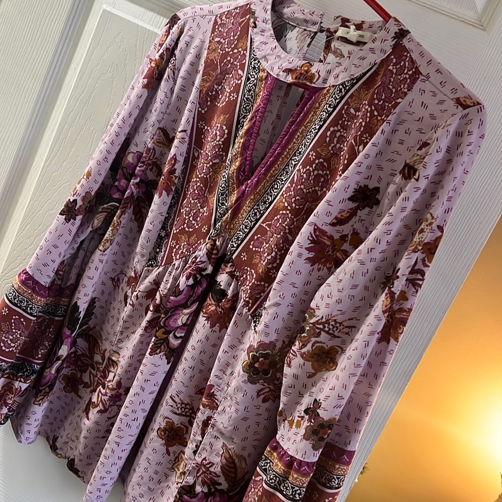 size medium long sleeve blouse . super cute . cotton .